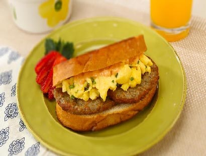 Sausage Egg and Harissa Mayo Sandwich recipe